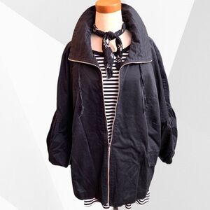 Avenue black zip front jacket with 3/4 length balloon sleeves- 22/24